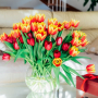 tulipany cięte w wazonie
