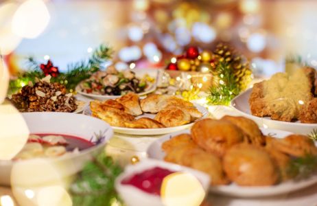 Świąteczny stół z potrawami