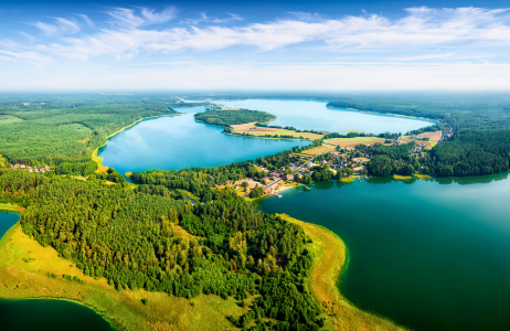 Nie Mazury, nie Solina. To jezioro ma 10 km długości, szerokie plaże, a parawany nie zasłaniają malowniczych widoków