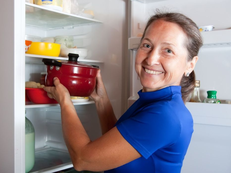 garnek w lodówce, prąd