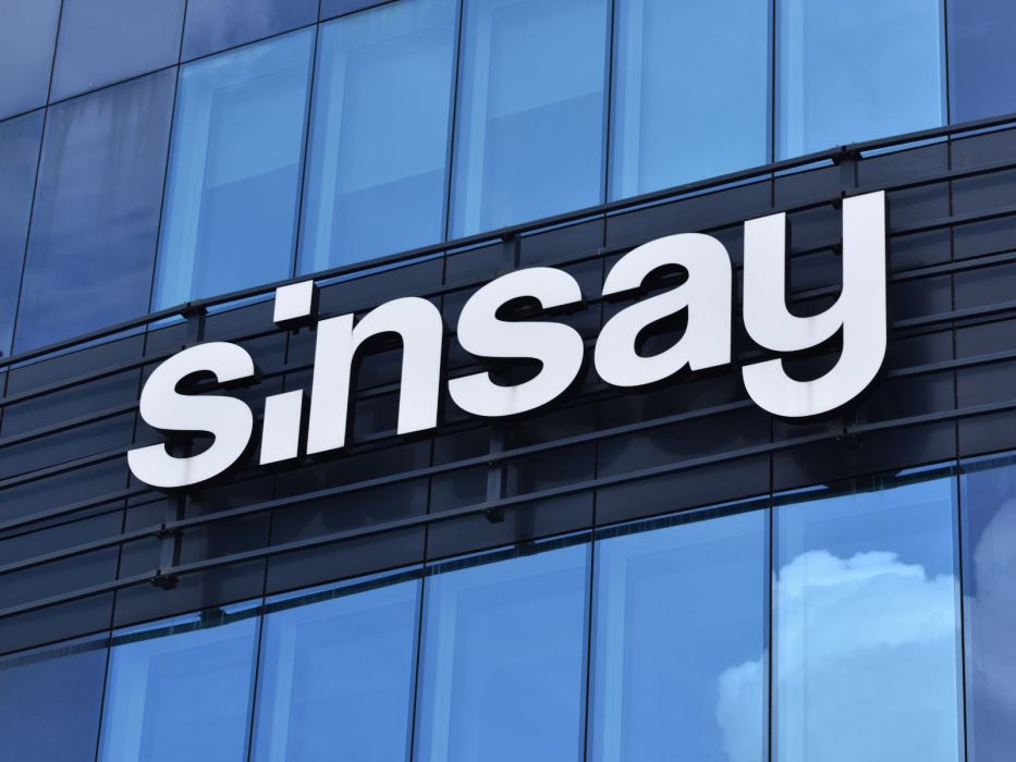 Haftowany obrus z Sinsay