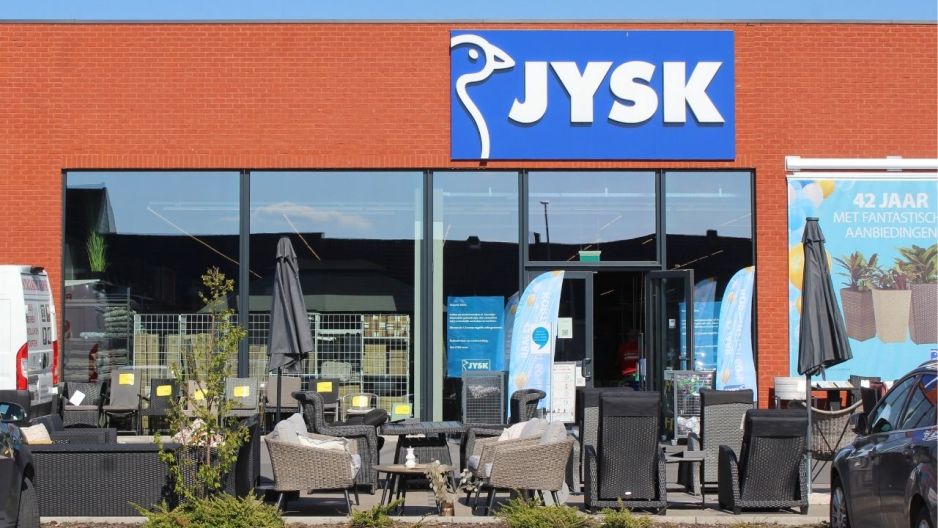 Akacjowy stolik z Jysk