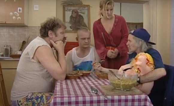 To „Świat według Kiepskich” czy „Miodowe lata”? Sprawdź, czy uda ci się odgadnąć po cytacie! [QUIZ]