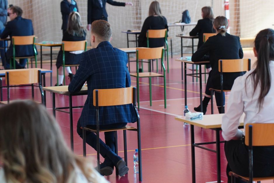 Każdy Polak powinien znać odpowiedzi na te pytania. Sprawdź, czy jesteś lepszy od ósmoklasisty [QUIZ]