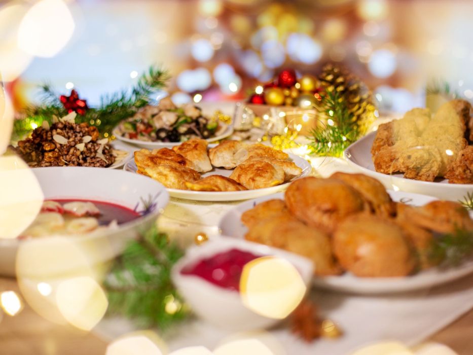 Świąteczny stół z potrawami