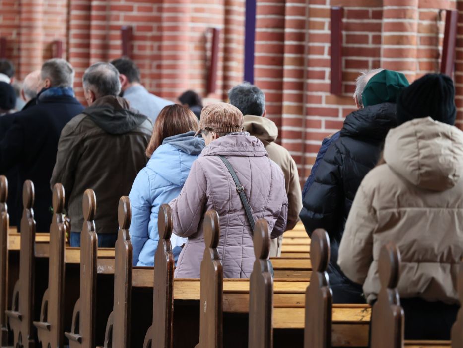 Ludzie w kościele
