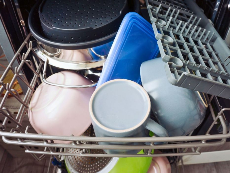 naczynia w zmywarce