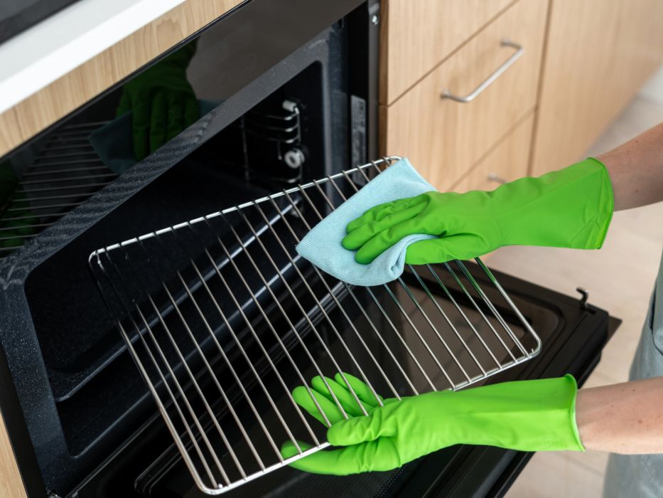 czyszczenie piekarnika sposób z kostką od zmywarki