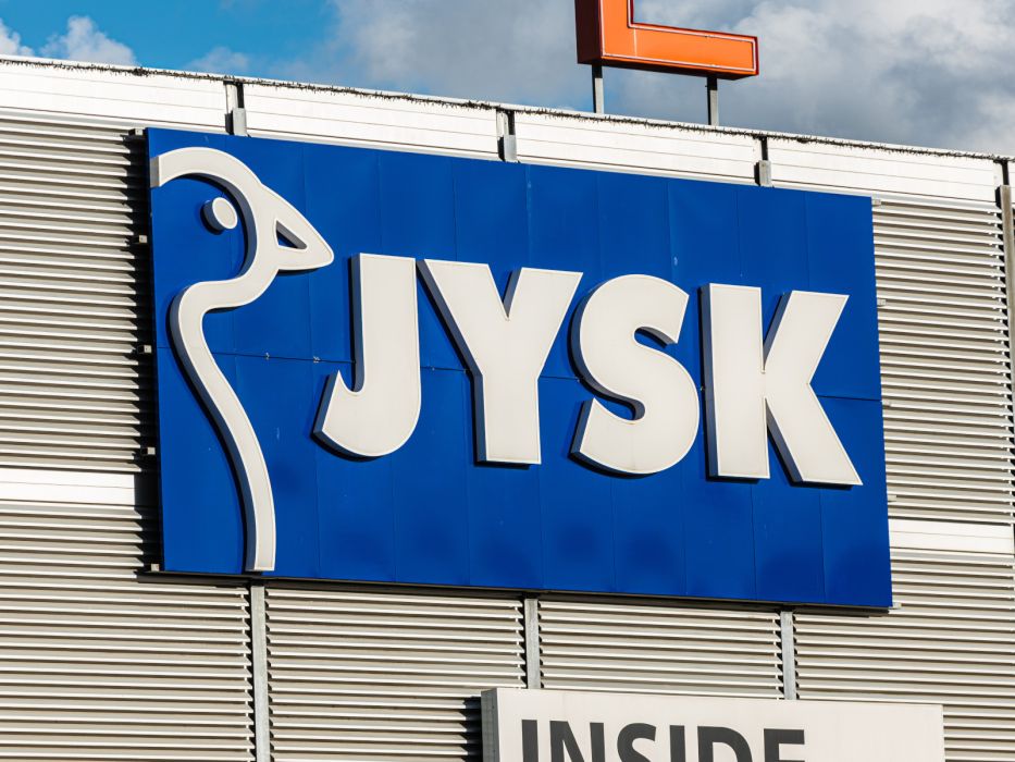 firanki ze srebrnymi kwiatami Jysk