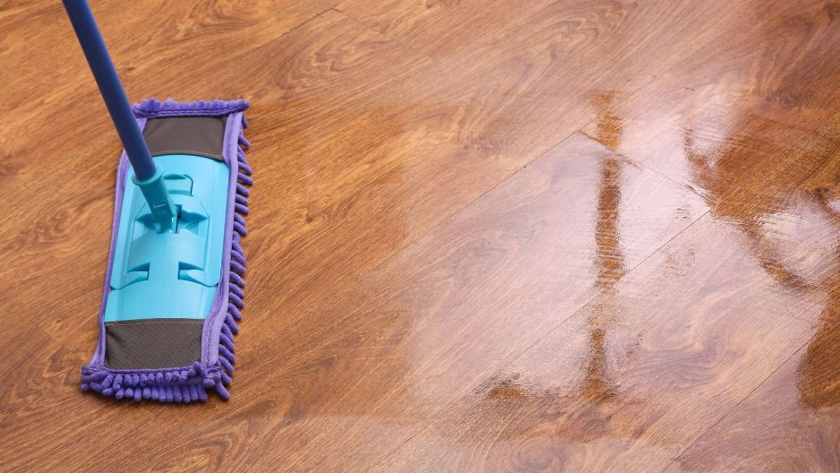 mycie podłogi