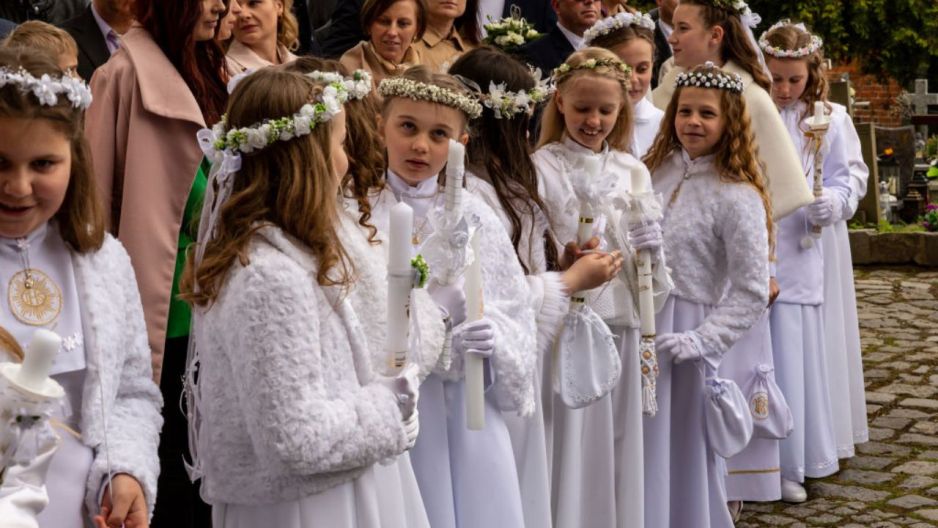 dzieci na komunii świętej